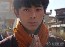 男士耳釘戴左邊還是右邊？男士耳釘的不同戴法和意義